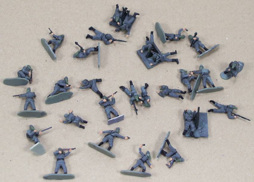 Modeling figures German infantry, anti gas masks, + 25 units, 1/76, Fujimi